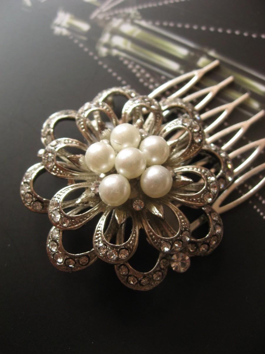 Hochzeit - Pretty pearls flower rhinestones crystals wedding bridal hair comb
