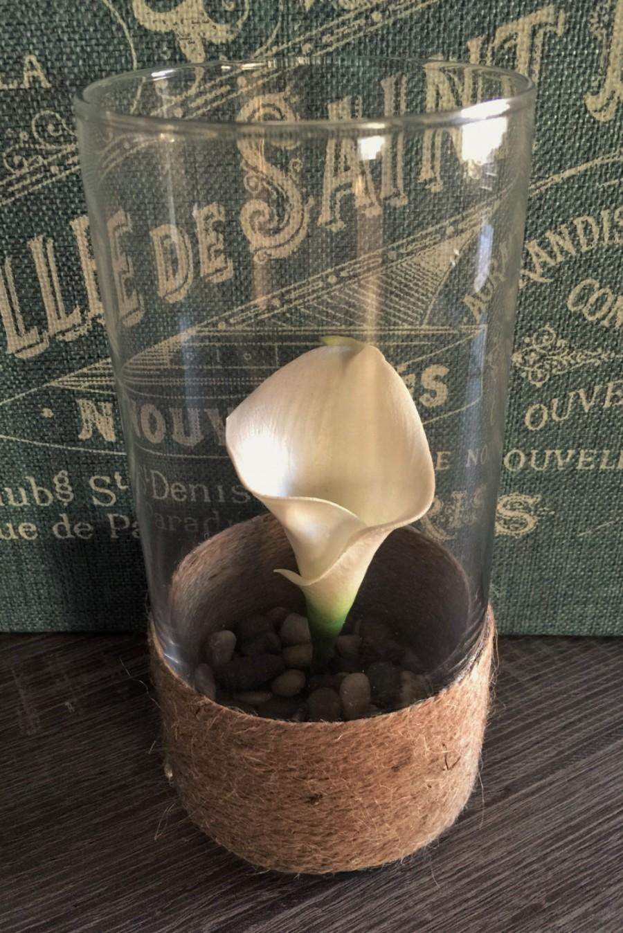 Mariage - Rustic Wedding Centerpiece- Twine Wrapped Vase/Calla Lily/River Rock