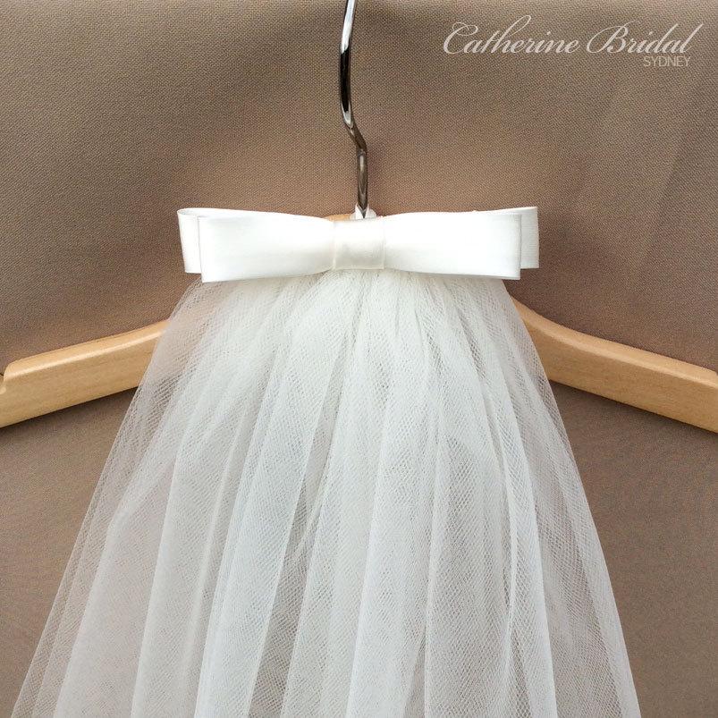 زفاف - Bridal Veil featuring Dior Bow - Circle Cut Bow Veil - 2 tier Wedding Veil with blusher cut from Light Ivory bridal tulle