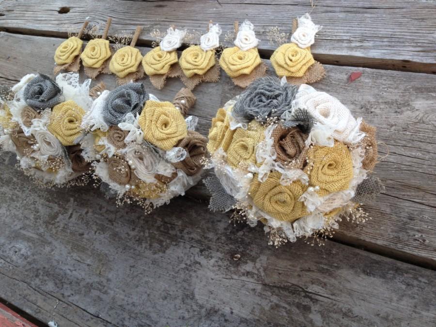 Hochzeit - Beautiful gray and butter yellow burlap bouquets with pearls and baby's breath accents (listing is for one bridal bouquet)