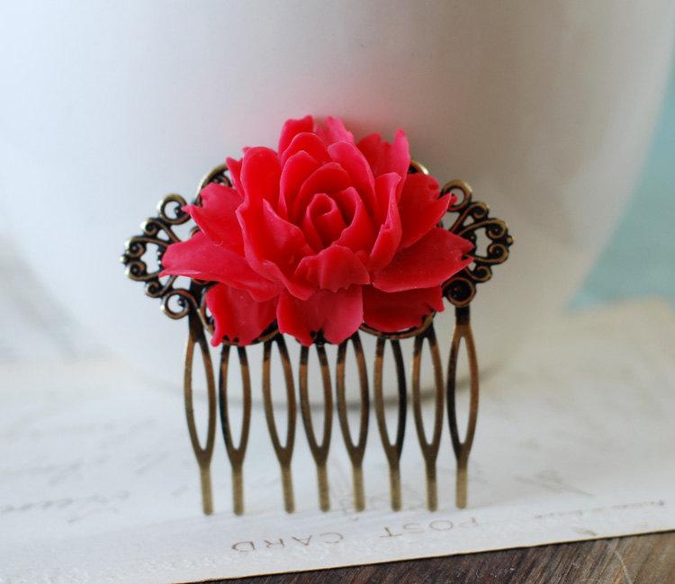 Свадьба - Red Wedding Bridal Hair Comb, Large Red Rose Flower Filigree Hair Comb. Bridesmaids Gift, Red Themed Wedding Hair Accessory