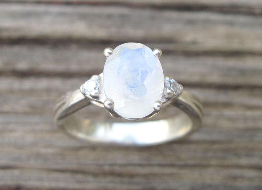 Mariage - Moonstone Antique Engagement Ring, Antique Gold Ring, Vintage Style Moonstone Ring, Vintage oval Engagement Ring, Antique Style Gold Ring