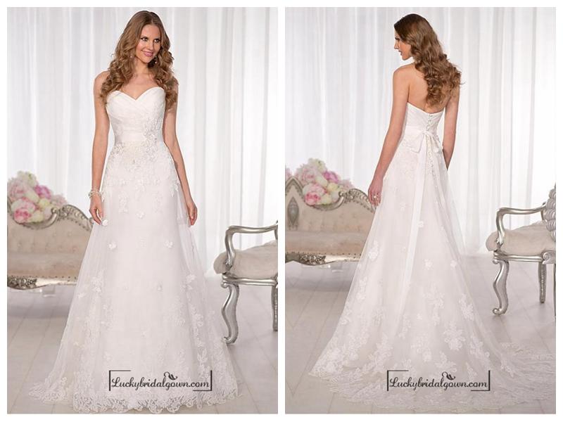Hochzeit - Alluring Tulle & Satin Sweetheart Neckline Natural Waistline A-line Wedding Dress