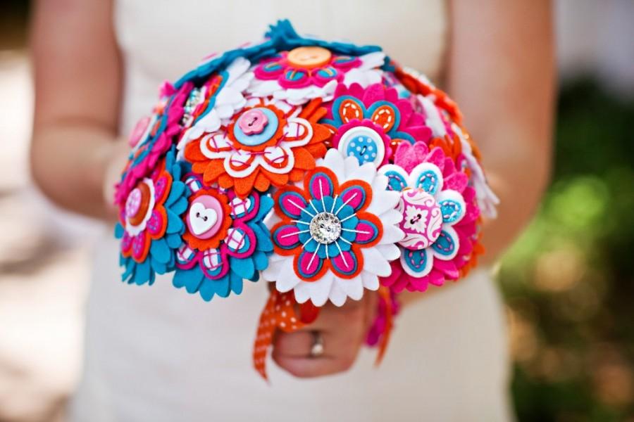 زفاف - Custom Color Button Bridal Bouquet