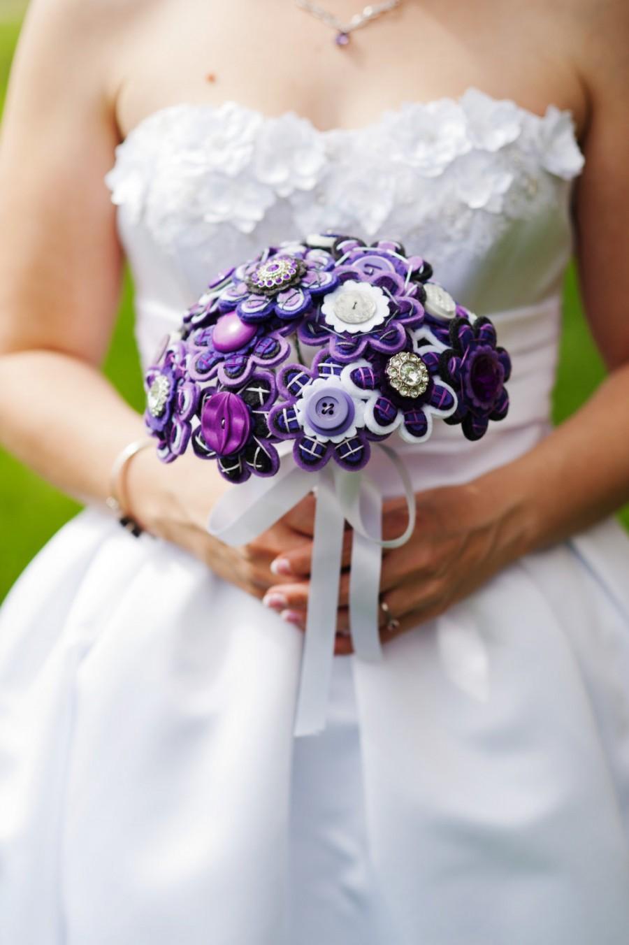 زفاف - Custom Color Bridal Button and Felt Brooch Bouquet