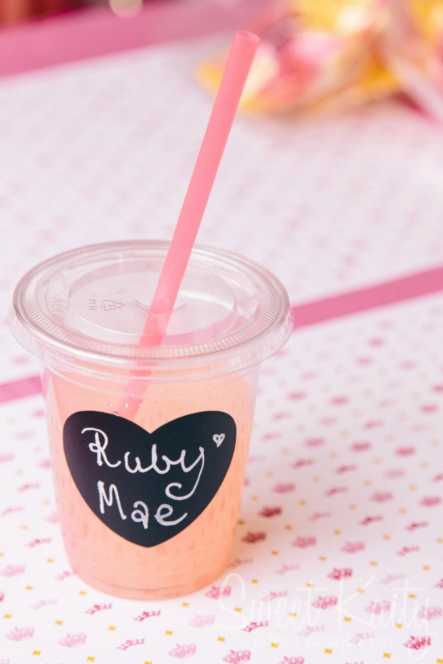 Свадьба - 24 Chalkboard Heart Party Cups, Lids, Plastic Straws and Chalk - 12 oz or 16 oz - Wedding, Birthday, Baby Shower, Party