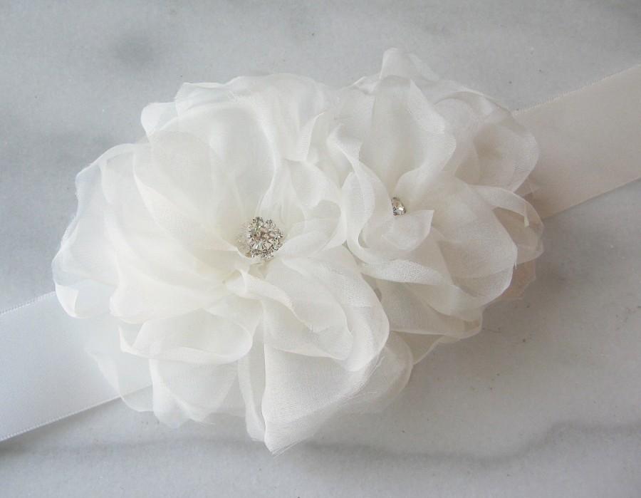 زفاف - Pale Ivory Sash, Bridal Sash, Wedding Belt with Organza Flowers, White, Black, Blush, Champagne, Pewter - JOLIE FLEUR