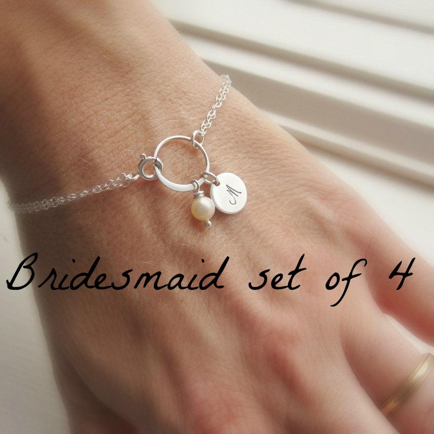 Mariage - Bridesmaid bracelet, bridesmaid jewelry gift set of Four (4), personalized bracelet, custom initial, freshwater pearl bracelet, bridal party