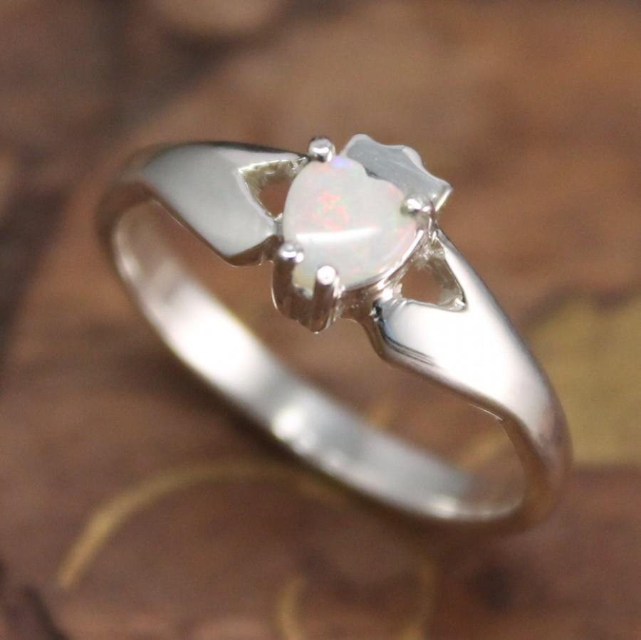 زفاف - Real Irish Opal Claddagh Ring, Sterling silver ladies claddagh with a beautiful opal gem.