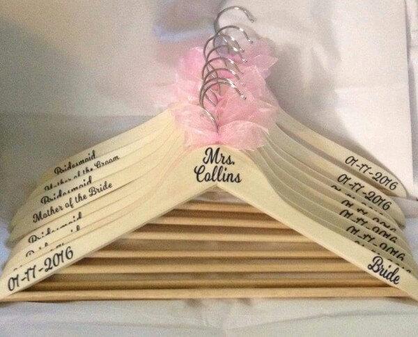 Mariage - Wood Wedding Hangers, Bridal Party Hangers