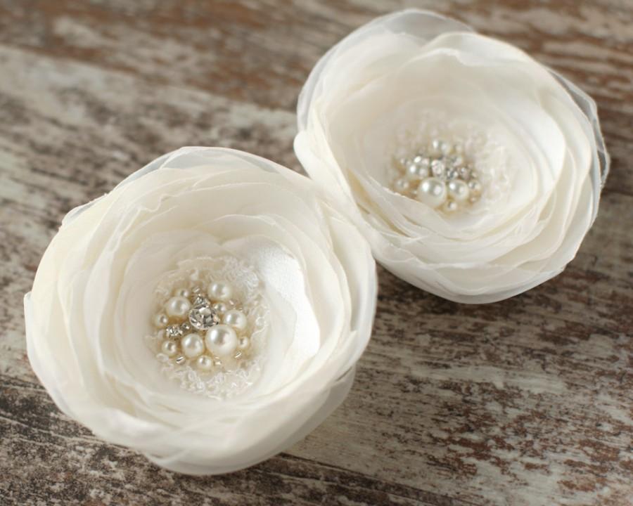 Hochzeit - Wedding bridal hair accessories, flower hair clips set 2, wedding headpiece, fascinators, vintage rustic beige ivory pearl lace