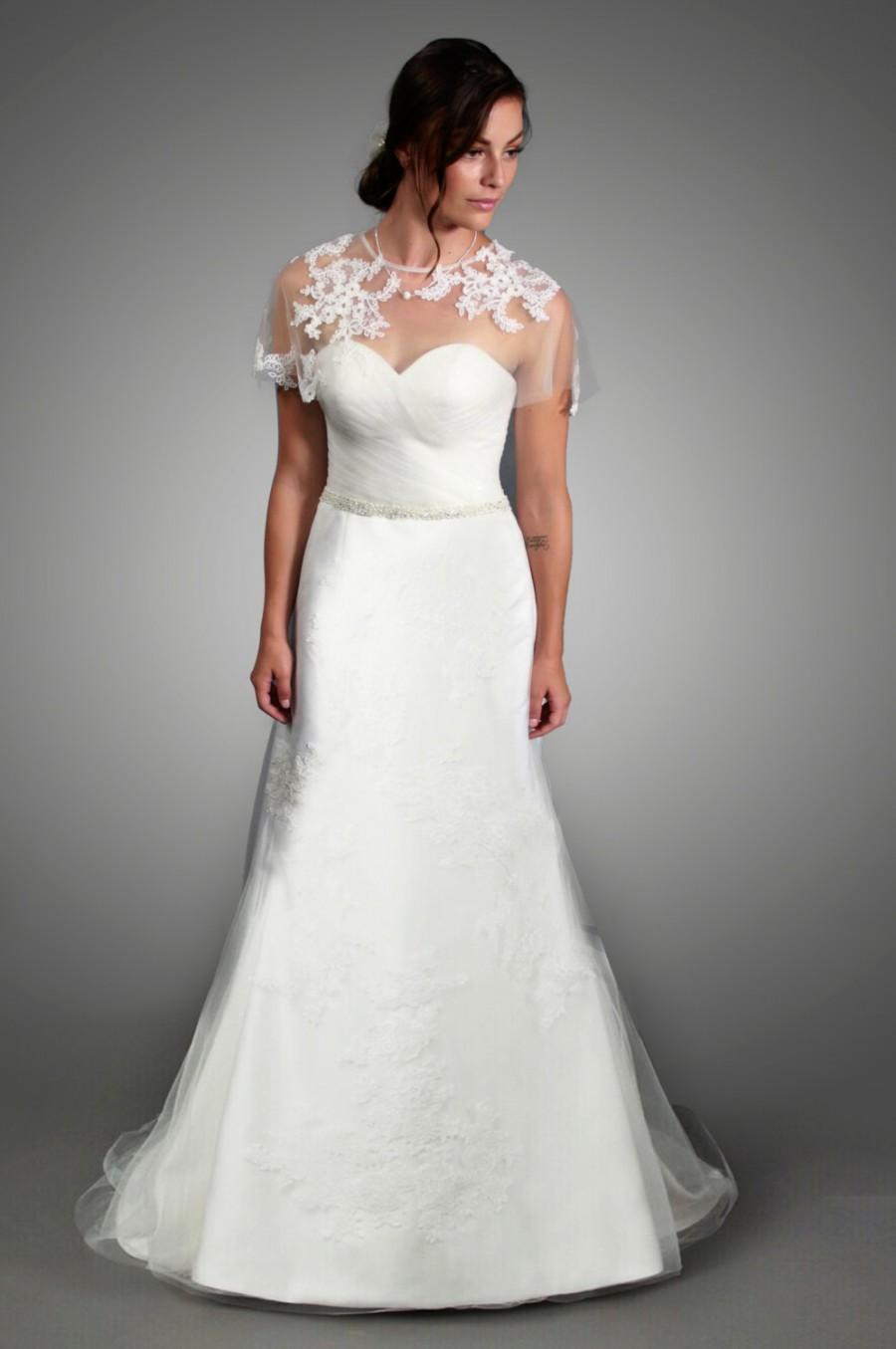 Hochzeit - Elegant White A Line Sweetheart Lace Applique featured with crystal belt and detachable lace bolero
