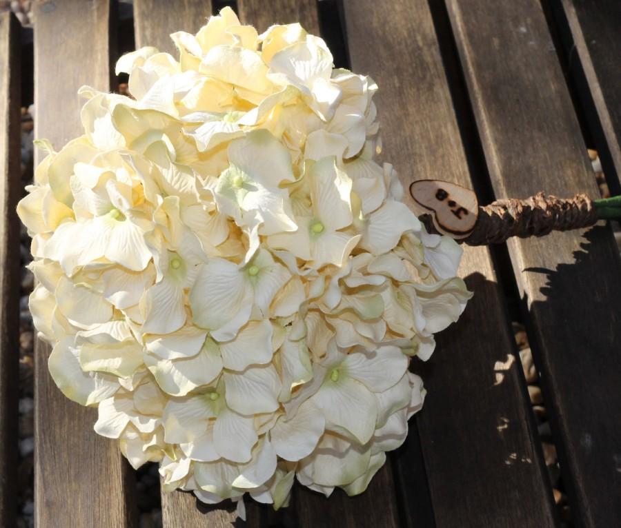 زفاف - Rustic Bouquet Wedding Hydrangea Color Choice With Bead Center, Personalized Wood Heart