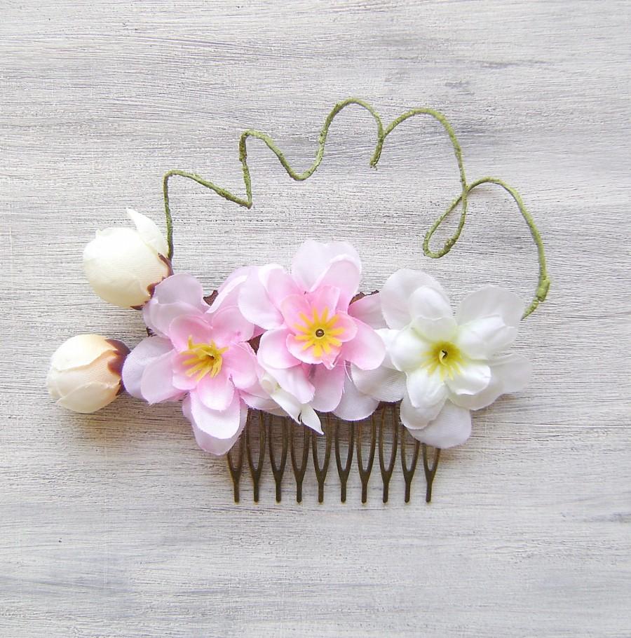 Hochzeit - White Pink bridal flower comb, wedding comb hair, bridal hair piece, wedding headpiece, rustic wedding, woodland, boho bohemian wedding