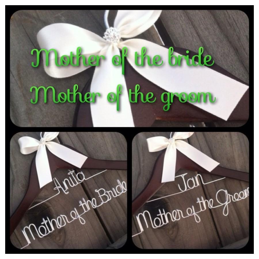 Hochzeit - Mother of the Bride and Mother of the Groom Hanger Set.