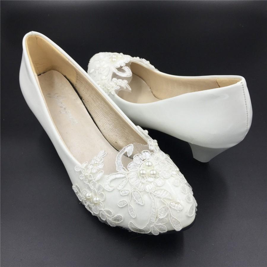 Hochzeit - Low Heels Ivory White Flower ladies Wedding Shoes,Lace Flowers Bridesmaid Heels Shoes,Wedding Low Heels USA Size 4 5 6 7 8