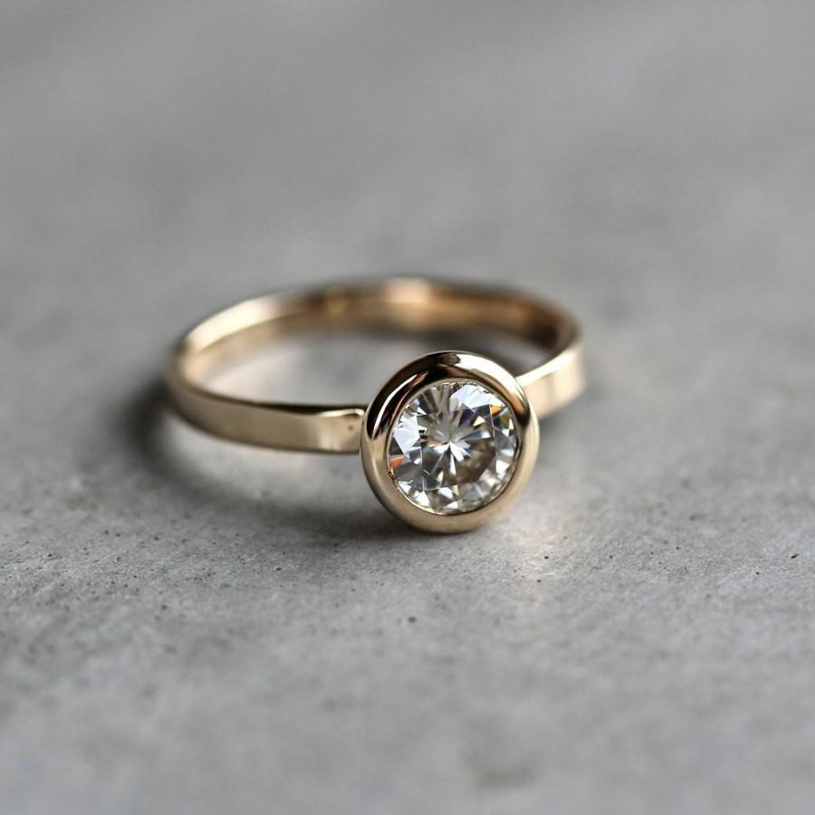 زفاف - Moissanite Engagement Ring, Conflict Free Alternative Diamond Engagement Recycled 14k Gold Solitaire White Stone Ring - US Size 6.5