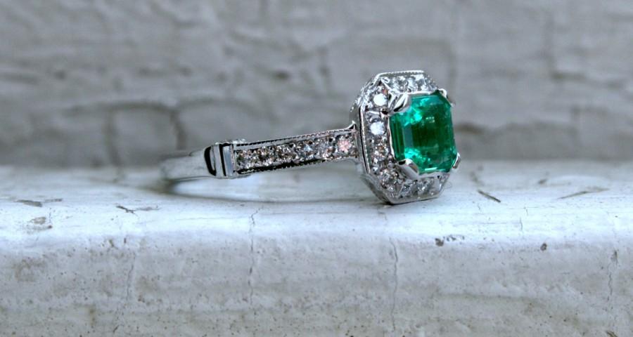 زفاف - Vintage 18K White Gold Diamond and Emerald Engagement Ring - 1.76ct.
