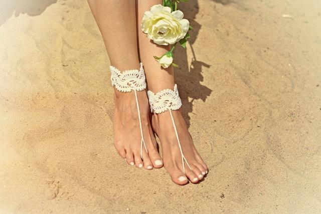 Hochzeit - White barefoot sandals/wedding shoes/beach wedding/crochet sandals/crochet sandels/foot decor/boho wedding/barefoots/white sandels/foot wrap
