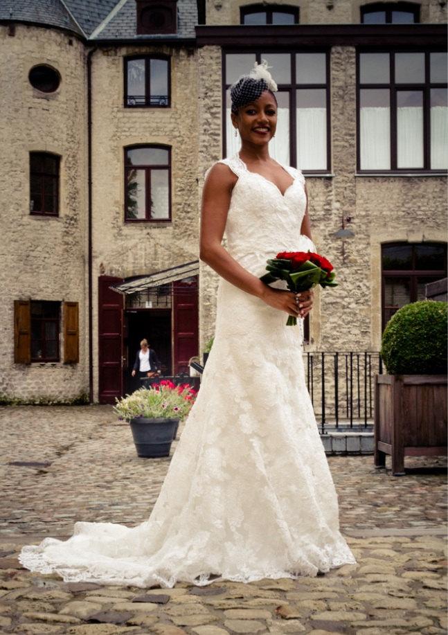زفاف - Lace Keyhole Back Cap Sleeves Wedding Gown -- Paulina