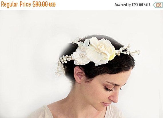 Свадьба - 15% OFF VALENTINE SALE Two ivory flowers for new years and bridal fascinator headpiece Flowers for your bridal headdress Fascinator-Wedding