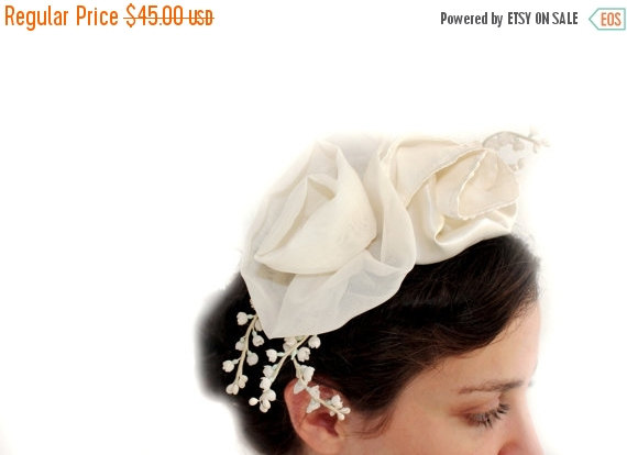 Свадьба - 15% OFF VALENTINE SALE Fascinator – Bridal  Beautifying your hair fascinator The two ivory flowers for bridal  ivory & Wild Flowers Fascinat