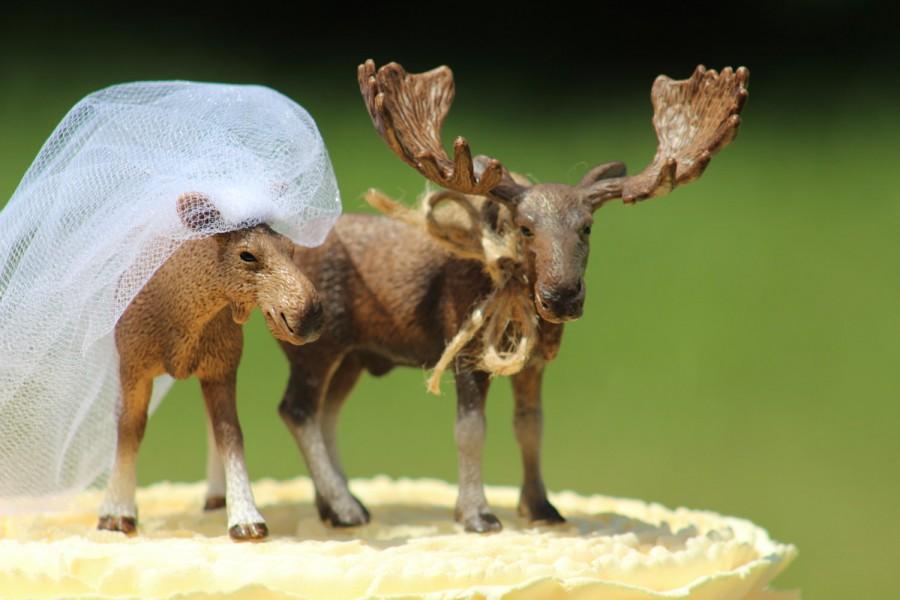 Hochzeit - Moose Wedding Cake Topper - Mr & Mrs  Moose- Bride and Groom - Rustic Country Chic Wedding