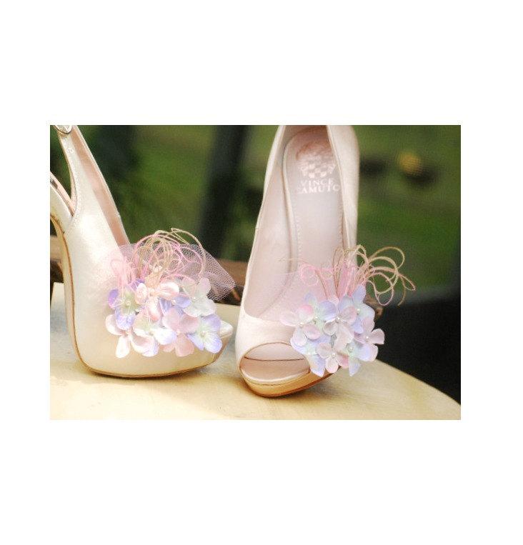 Mariage - Shoe Clips Pink & Lavender Pastels Hydrangeas. Couture Bridesmaid Bride. More: Yellow Grey Celadon Green Fuchsia Navy. Feathers Tulle Pearls