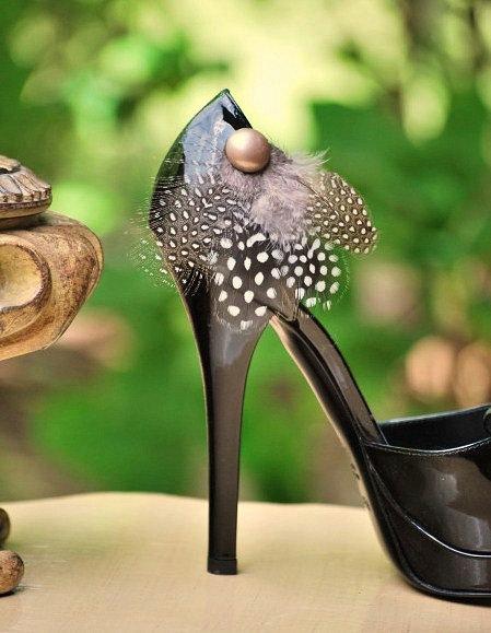 Hochzeit - Set Shoe Clips Guinea Champagne. Stylish Feminine Couture Rockabilly Burlesque Boudoir Pins, Bride Bridal Bridesmaid, Steampunk Unique Shoes