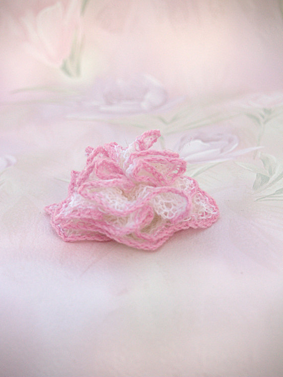 زفاف - Bridal Hair Accessory, Hand-knit Flower, Bridesmaid/Flower Girl Accessory, White with Pink Edge, Estonian Lace