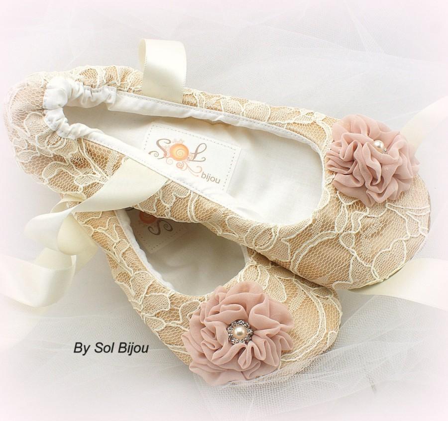 Свадьба - Ballet Flats, Champagne, Ivory, Blush, Wedding Shoes, Bridal, Flats, Ballerina Slippers, Flower Girl, Lace Flats, Pearls, Crystals, Elegant