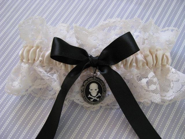 Wedding - Victorian Ivory Lace Pirate Wedding Garter