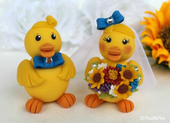 Hochzeit - Duck wedding cake topper, rubber ducky bride and groom with banner