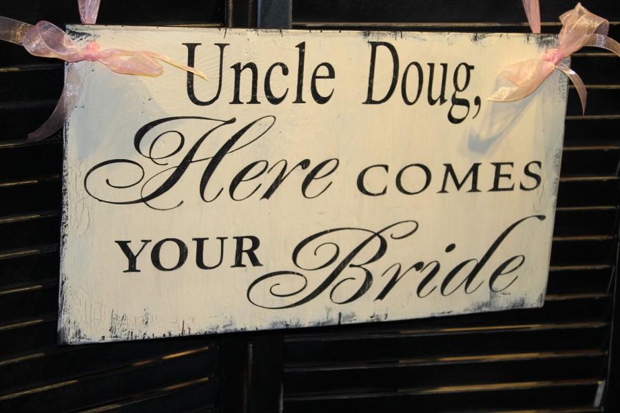 Mariage - Uncle Here Comes Your BRIDE Sign/Photo Prop/U Choose Colors/Great Shower Gift/Black/White/Pink/Rustic/Wood Sign/Wedding Sign/Reversible