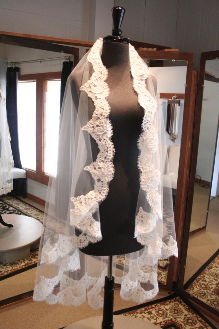 زفاف - Fingertip Alencon Lace veil - 45" - "Magnolia"