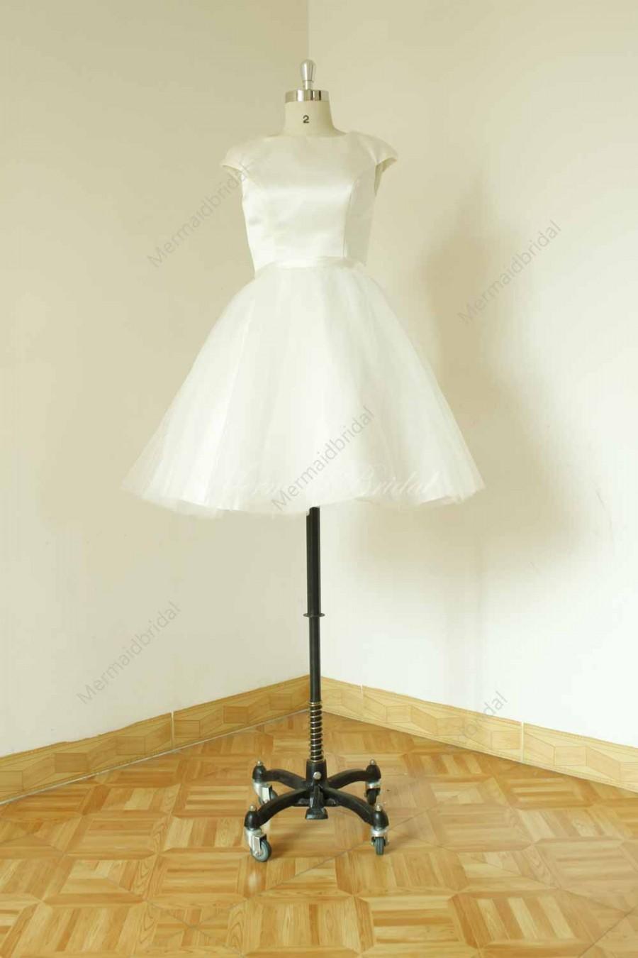 Mariage - Audrey Hepburn kinda style Ivory Knee Length Weddin Dress,Tulle Chiffon Ball Gown cap Sleeves,Designer Short Wedding Dress for Destination