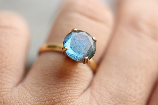 Wedding - Gold Ring - Labradorite gold ring- 18k gold ring -  Labradorite ring - round - Solitaire - prong ring
