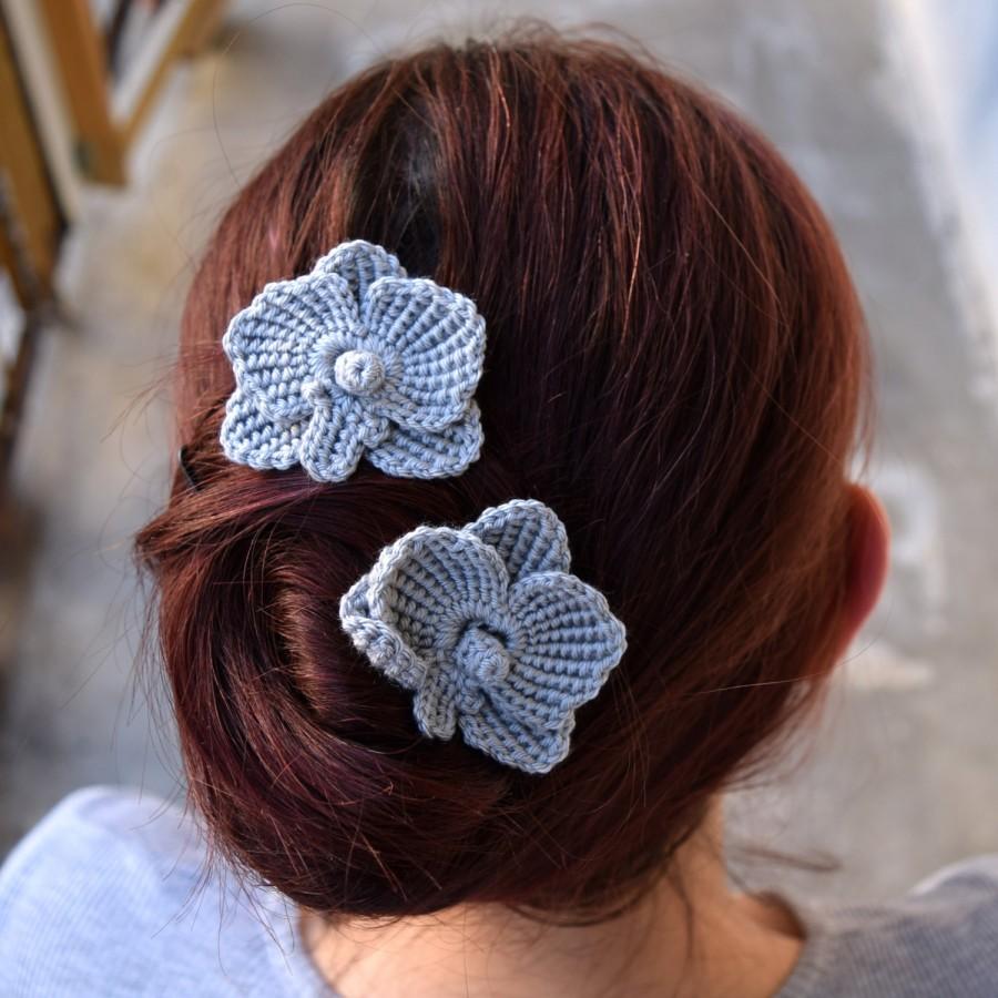 Mariage - Bridal flower hairpins, silver gray orchid flowers, crocheted soft flowers, bridal hairdo