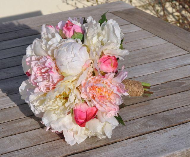 Mariage - Silk Wedding Bouquet, Wedding Bouquet, Keepsake Bouquet, Bridal Bouquet, Blush Pink, Coral and Ivory Peony silk flower bouquet.