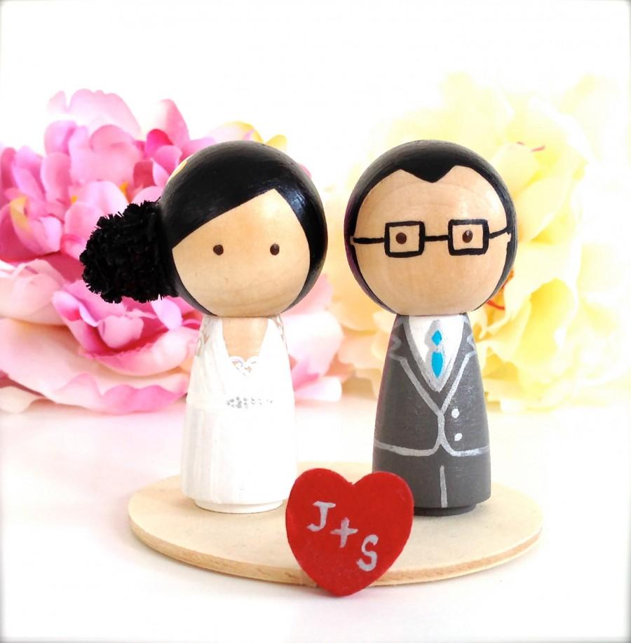 Mariage - WEDDING CAKE TOPPER With Mini Love Heart Stand Kokeshi Doll Custom Wood Peg Dolls Bride Groom Wedding Cake Toppers Custom Cake Topper