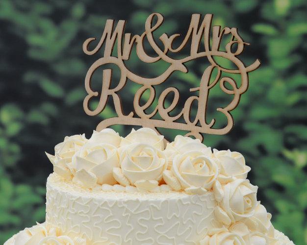 Mariage - Rustic Wood Wedding Cake Topper Monogram Mr and Mrs cake Topper Design Personalized with YOUR Last Name 045
