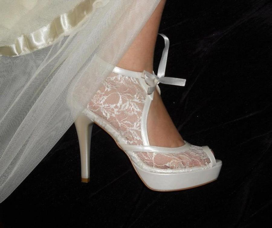 Mariage - Wedding shoes, + GIFT hand-knitted booties to dance! Handmade lace ivory wedding shoe designed specially  #8473