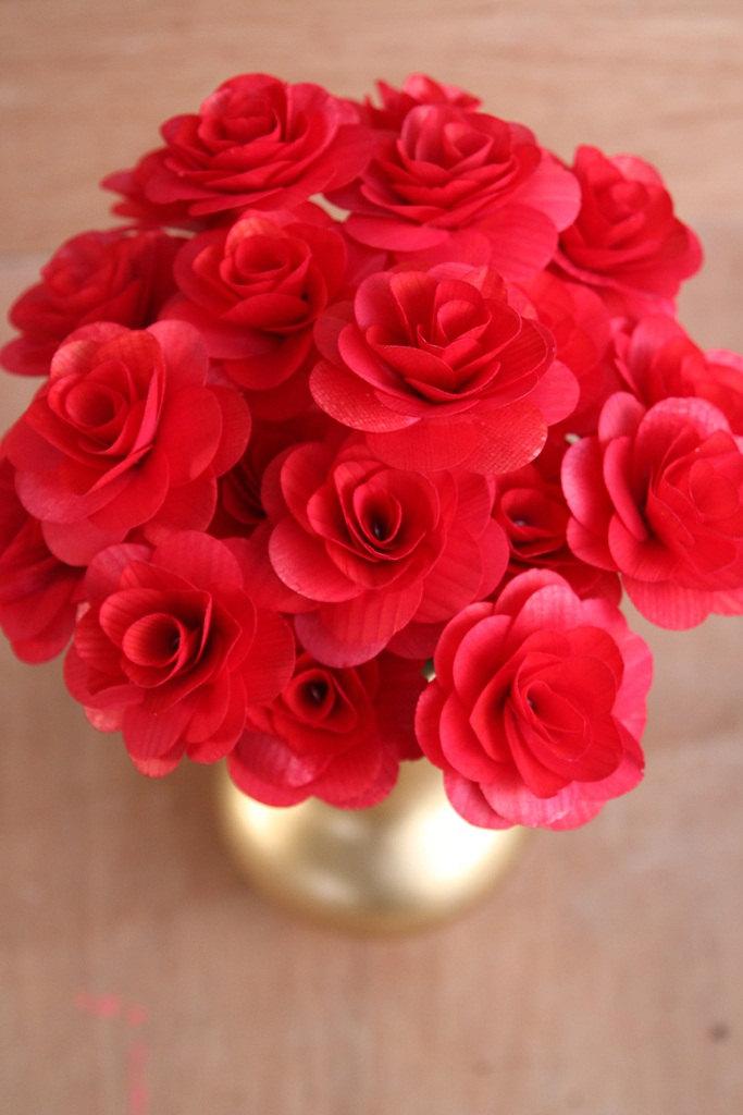 Mariage - Red Wooden Roses - Two Dozens with Wire Stem - for Weddings and Home Decoration