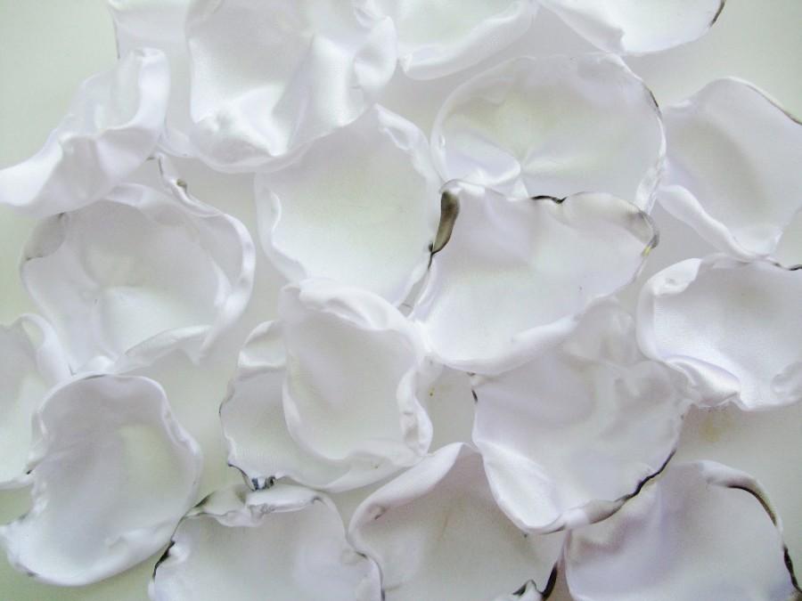 Mariage - White flower petals, rose petals, table decor, flower girl petals, alternative wedding, baby shower decor, bridal shower decor