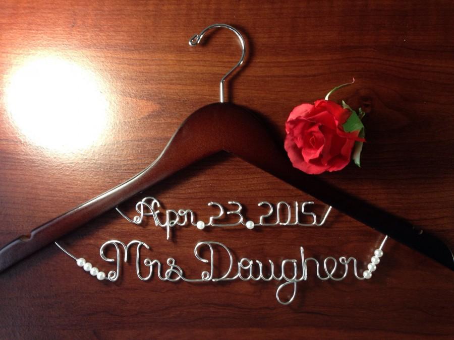 Wedding - Personalized Bridal hanger with PEARLS WHITE, bridal gift, Personalized Bridal Gift, brides hanger,name hanger,wedding hanger.