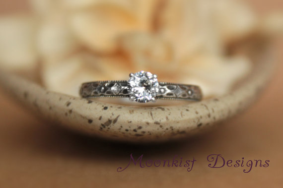 زفاف - Size 9 - Renaissance Diamond Pattern Solitaire Ring - White Sapphire Engagement Ring in Sterling - Silver Promise Ring - Ready to Ship