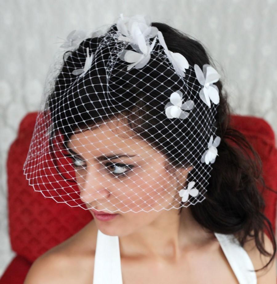 Mariage - Cherry Blossom bridal birdcage veil with flowers