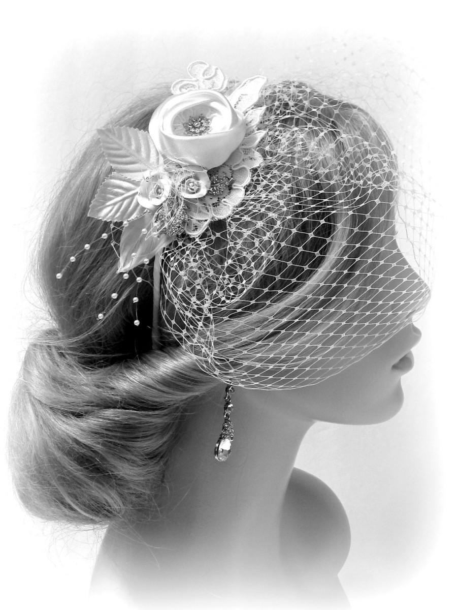 زفاف - Wedding Flower Headband with Birdcage Veil, Hair Accessory, Fascinator, feathers and crystals