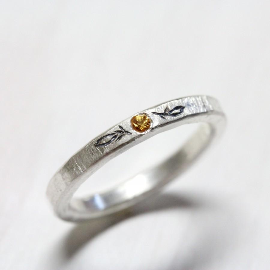 زفاف - Orange Yellow Sapphire Wedding Band Delicate Hammered Silver Ring Tiny Leaf Engraving Golden Autumn - Herbstblatt