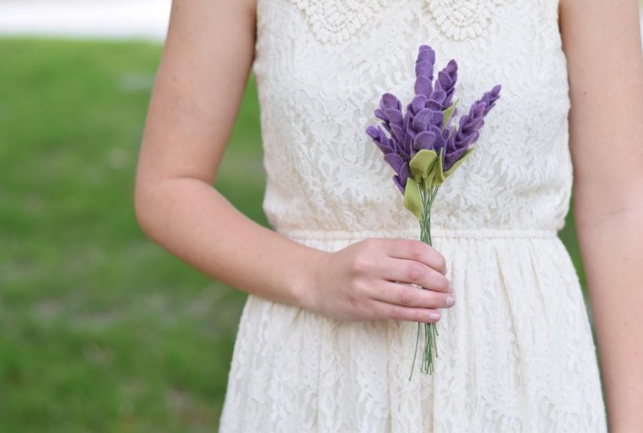 Hochzeit - Rustic Lavender stems - Felt flowers Wedding stems for bouquet or bunch - handmade floral stems - fake purple floral